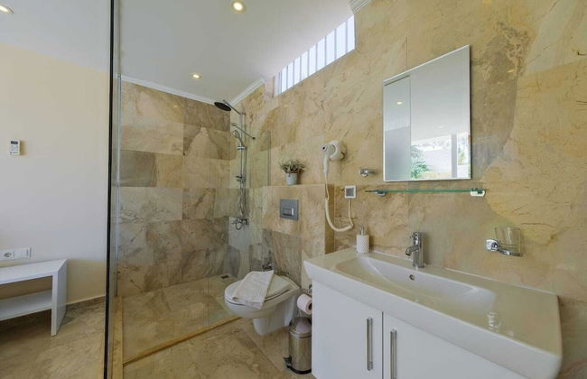 Villa Lumiere 3 Luxurious 5 bed Villa in Kiziltas Kalkan With sea Views - Photo 31