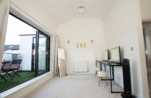 Spacious 4BR 4BA gated townhouse with balconies, Central JQ - Foto 27