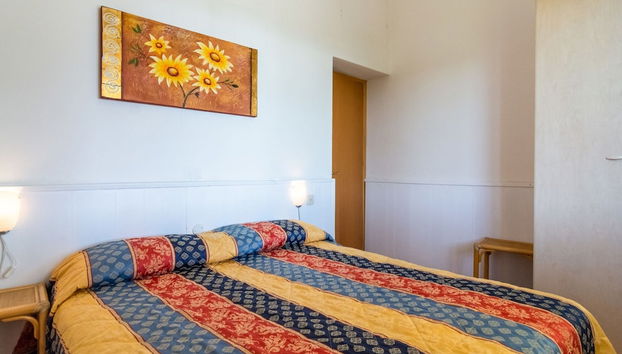 Mansion by Lake Garda With Pools & Olive Trees - Foto 2, Habitación