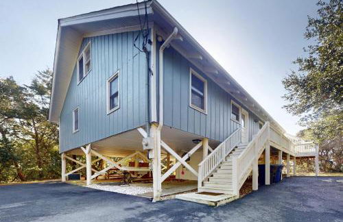 3rd-row beach cottage with ocean views, beach access, deck, & grill - Foto 23