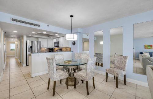 New Listing! Dog-friendly direct oceanfront with private balcony and heated rooftop pool - Foto 24