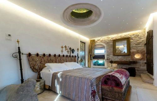 Medieval Tower In Sibillini Mountains Park - Foto 18