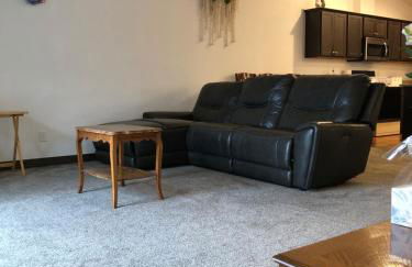 New house with new furniture at cedar rapids - Foto 14