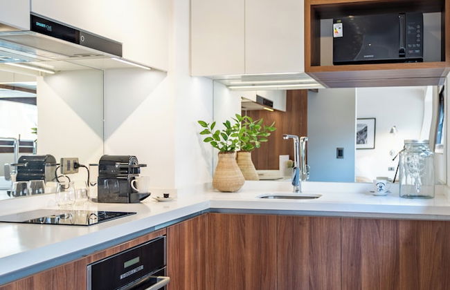 The Place - Photo 29