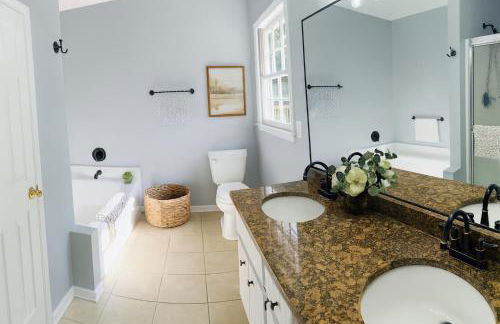 Retreat 4BR Sleeps 10 plus, 8mi LakePoint, Red Top - Foto 34