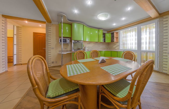 InnHome Apartments on Vorovskogo 36b - Photo 3
