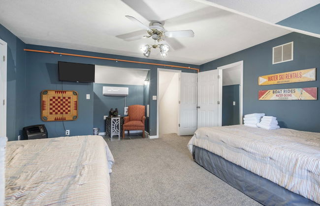 Foggy River Retreat For 16! - Photo 11