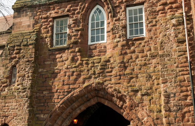Tour autoguidato di Chester tra leggende e strati - Foto 7