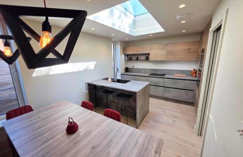 Chic 2 Bedroom Modern Cave House - Foto 14