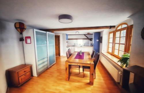 stilvolle Dachgeschoss-Wohnung in Top-Lage - Foto 1