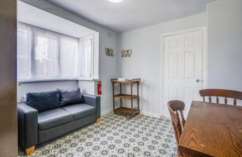 4BR Family Home, Garden, WiFi, 5mins to Elisabeth Line & 10min to Stratford - Foto 20