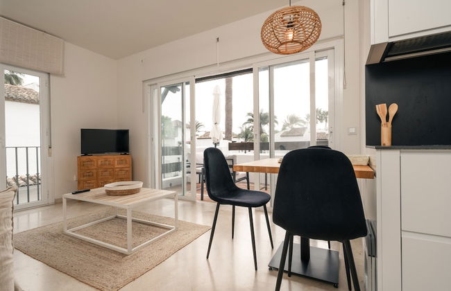 Cozy Garden Apartment by Sea - Foto 10