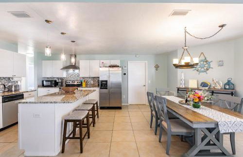 Sunny Oasis Getaway -Heated Pool-Mini Golf-Near Beach - Foto 13