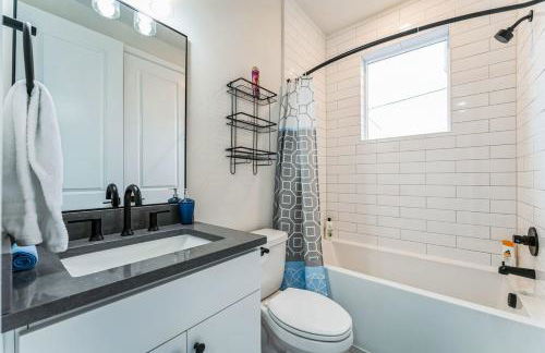 World Travel without leaving PDX - Foto 22