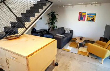 Chic Townhome Retreat nestled Downtown - Foto 23