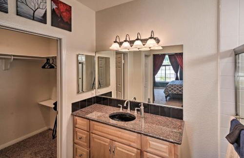 Sun-Soaked Colorado River Haven - Walk to Beaches! - Foto 16