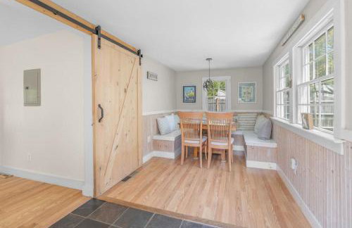 Cottage Oasis by Lake with Kayaks Fire Pit and a Huge Yard - Foto 14