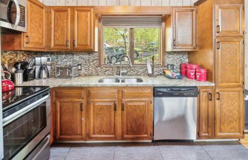 Charming Porter House in the heart of the Poconos chalet - Foto 12