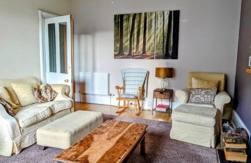 Huge 4 Bed Apt - Perfect Base to Explore The Borders - Foto 2