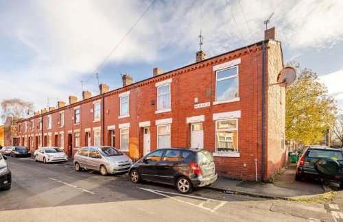 2BR Home in Gorton, Free Parking & Wi-Fi - Foto 12