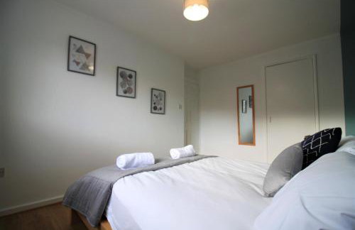 St James House - Charming 3 bed, 2 bathrooms, driveway parking, close to town centre - Photo 6