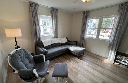 Modern Europe-Inspired Bungalow - Whole House with Workspace - Foto 9