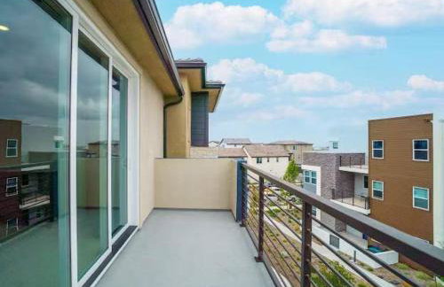 Beautiful Irvine Grand Park Community Cozy and Comfortable Home - Photo 10