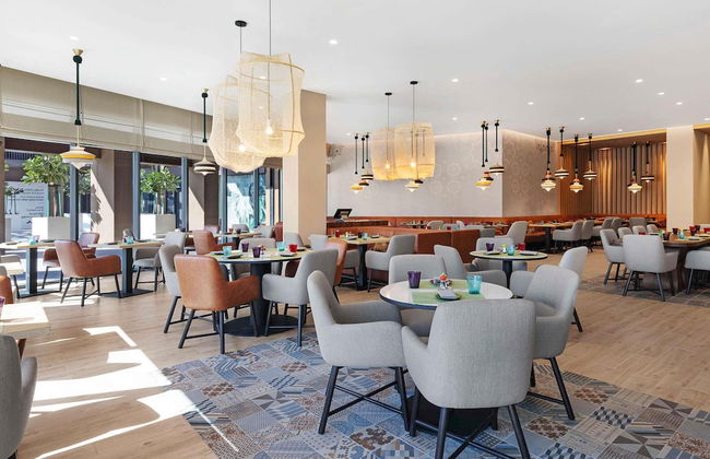 Aparthotel Adagio Dubai Deira - Photo 47