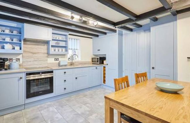 Host Stay Spring Bank Cottage - Photo 2