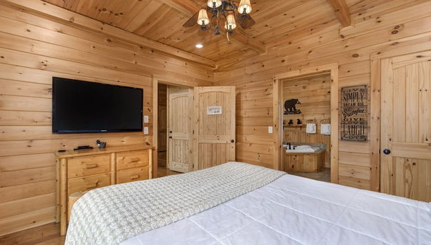 Cabin w/ Mountain Views, Hot Tub & Game Room! - Foto 3, Habitación