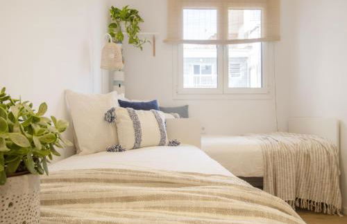 Seafront Apartment in Calella with Beach Access - Photo 23