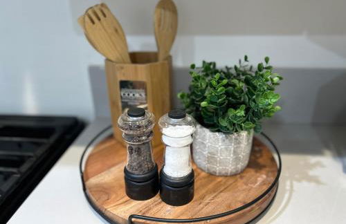 Newly Built Modern Central 2B On Sherman with Free Parking - Foto 27