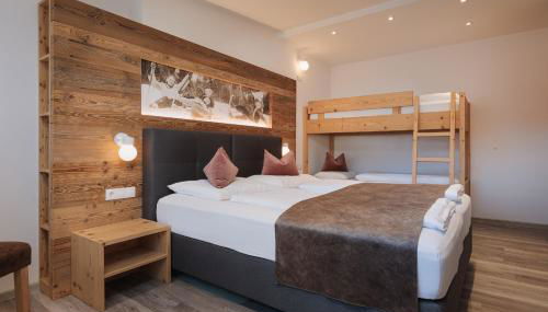 Alpenvilla Large Family Apartment - by Familiaris- Pools 500 meters - Foto 5