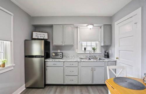 Patty's Place - Private and Convenient EV-Friendly Apartment near Downtown - Foto 5