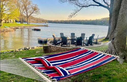 Waterfront 3BR Loft w Dock on Lake of Egypt - Foto 6