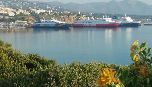 Overlooking the blue sea - Foto 3