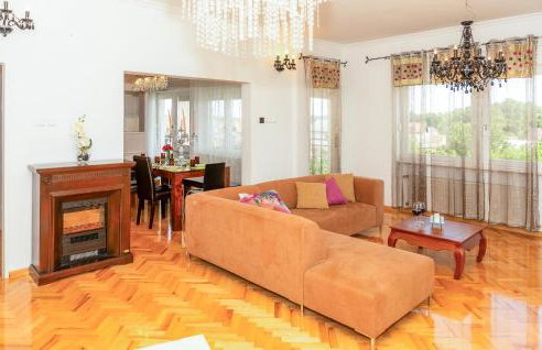 Beautiful Home In Dugo Selo With Wifi - Foto 26