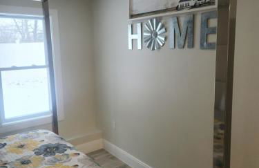 Shrewsbury King Suite | 100in TV + Shower - Foto 12