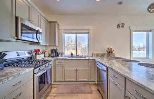 Bright La Conner Getaway with Mountain Views! - Foto 9