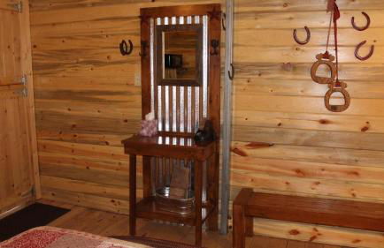 Canyonlands Barn Cabin with Loft, Full Kitchen, Dining Area for Large Groups - Photo 9