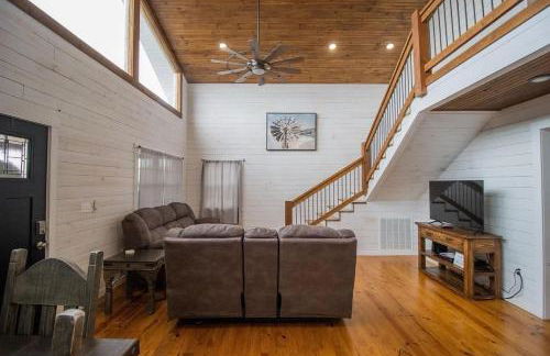 Ozark Escape - Hot Tub Mountain Views and Near Buffalo River - Photo 9