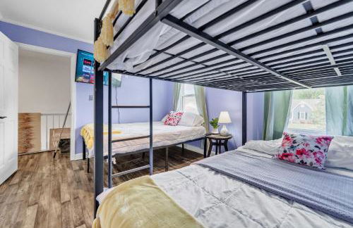 Firepit Games Grill Hot Tub Arcade & King Bed - Photo 67