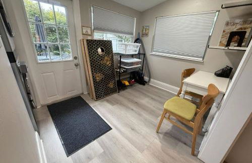 BeeKeeper's Inn - Beautifully Renovated 1929 Bungalow with 2 Bedrooms on Brick Street near Tampa's Attractions - Foto 22