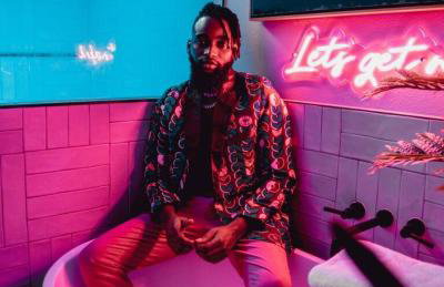 Black House - Downtown Elegance with HotTub and King Beds - Photo 19