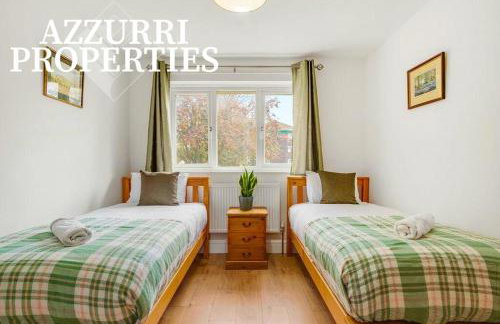 Monthly Stays at Grantham Road By Azzurri Properties Short Lets & Serviced Accommodation Newham, Sleeps up to 6 with Free Parking - Foto 1