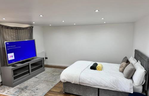 Cozy Studio - Near Stadium - Free Parking - Photo 2