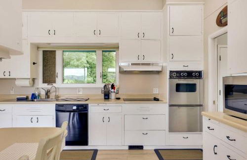 Mountain View and Fire Pit Modern Copperhill Home - Foto 10