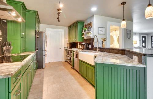 Charming Mountain Home Retreat Walk to Marina! - Foto 8