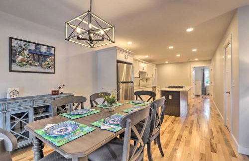 Sun-Dappled Retreat - Walk to Wickaboag Lake! - Foto 6