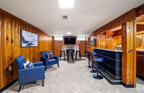 4 Bedroom Pool and Hot Tub Home Near Cleveland - Photo 65